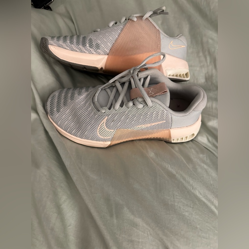 Color is light blue and pink